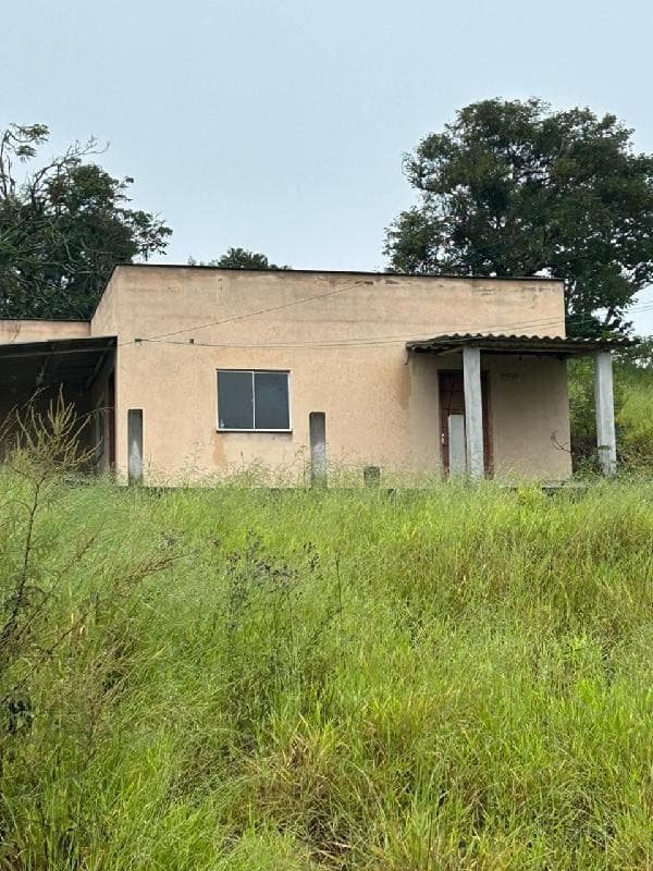 Casa em leilão em Carandaí - MG, bairro Ponte Chave — LOTE 126 Casa