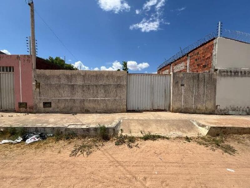 Casa em leilão em Mossoró - RN, bairro Santa Julia — LOTE 388 Casa