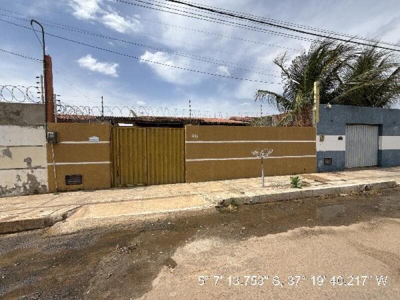 Casa em leilão em Mossoró - RN, bairro Santa Julia — LOTE 390 Casa