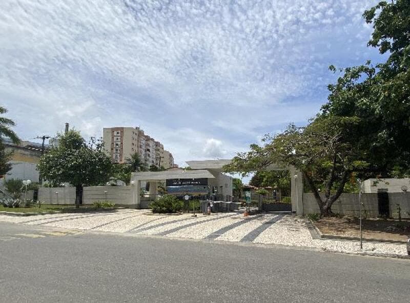 Casa em leilão em Lauro De Freitas - BA, bairro Centro — LOTE 013 CASA