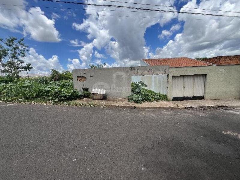 Casa em leilão em Uberaba - MG — LOTE 201 UBERABA/MG