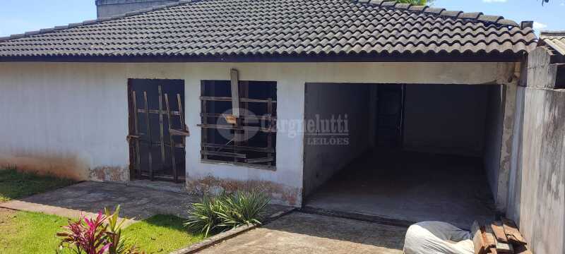 Foto 2 de 10: Terreno em leilão em Panambi - RS, bairro Medianeira — LOTE 001 Um terreno urbano, com área de 397,04m², localizado na Rua Colômbia, com uma construção ina