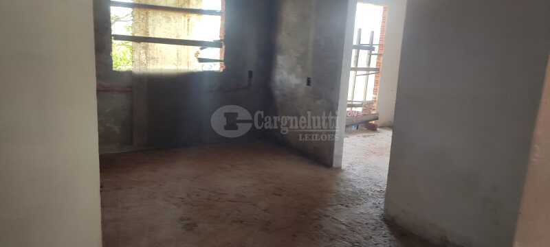 Foto 6 de 10: Terreno em leilão em Panambi - RS, bairro Medianeira — LOTE 001 Um terreno urbano, com área de 397,04m², localizado na Rua Colômbia, com uma construção ina