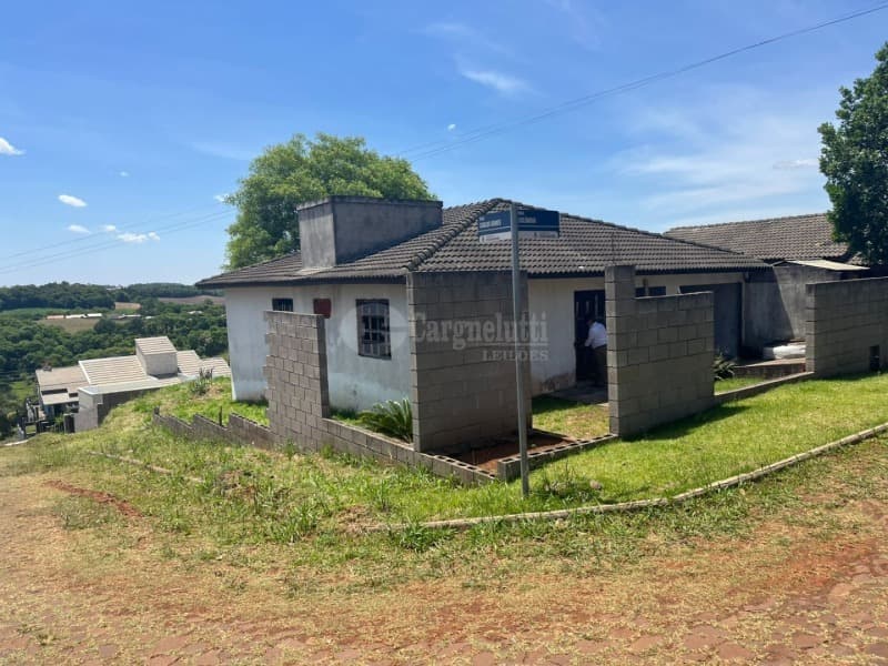 Foto 10 de 10: Terreno em leilão em Panambi - RS, bairro Medianeira — LOTE 001 Um terreno urbano, com área de 397,04m², localizado na Rua Colômbia, com uma construção ina
