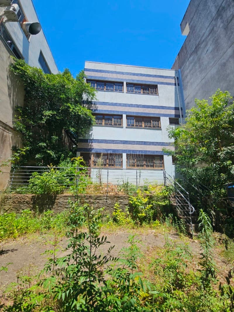 Foto 6 de 63: Comercial em leilão em Porto Alegre - RS, bairro Higienópolis — LOTE 001 Prédio na Rua Luzitana, 933, Higienópolis, Porto Alegre/RS