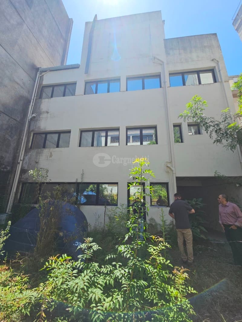Foto 7 de 63: Comercial em leilão em Porto Alegre - RS, bairro Higienópolis — LOTE 001 Prédio na Rua Luzitana, 933, Higienópolis, Porto Alegre/RS