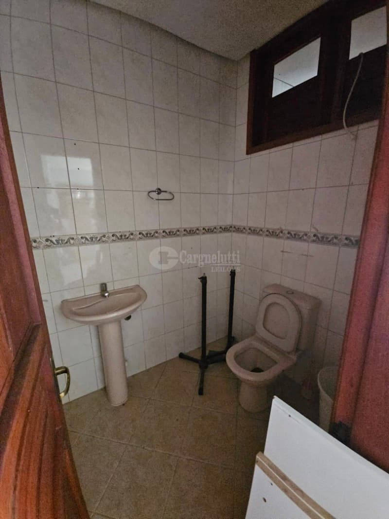 Foto 8 de 63: Comercial em leilão em Porto Alegre - RS, bairro Higienópolis — LOTE 001 Prédio na Rua Luzitana, 933, Higienópolis, Porto Alegre/RS