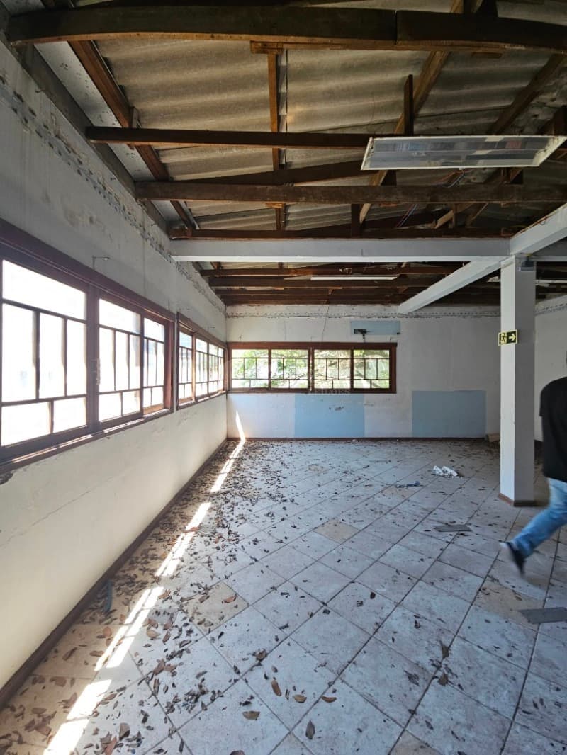 Foto 10 de 63: Comercial em leilão em Porto Alegre - RS, bairro Higienópolis — LOTE 001 Prédio na Rua Luzitana, 933, Higienópolis, Porto Alegre/RS