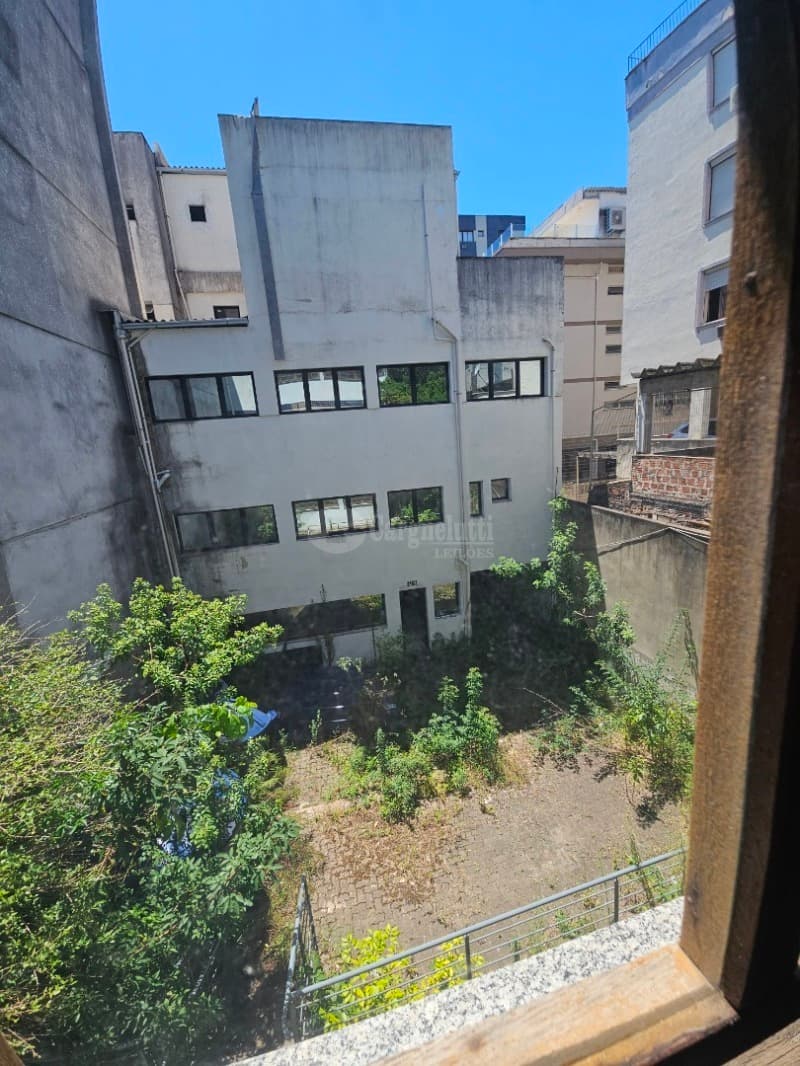 Foto 12 de 63: Comercial em leilão em Porto Alegre - RS, bairro Higienópolis — LOTE 001 Prédio na Rua Luzitana, 933, Higienópolis, Porto Alegre/RS