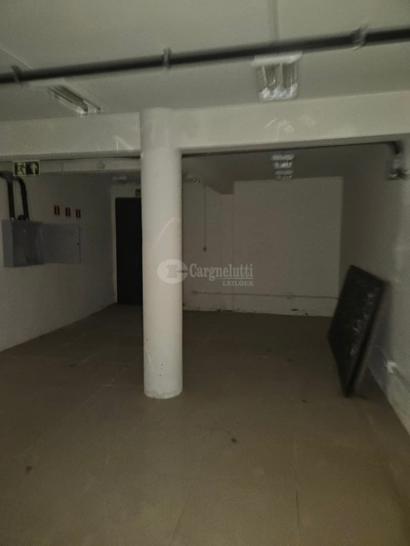 Foto 19 de 63: Comercial em leilão em Porto Alegre - RS, bairro Higienópolis — LOTE 001 Prédio na Rua Luzitana, 933, Higienópolis, Porto Alegre/RS