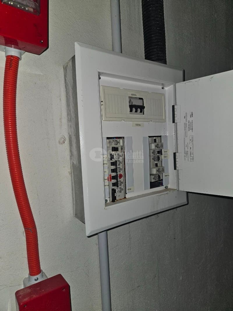 Foto 21 de 63: Comercial em leilão em Porto Alegre - RS, bairro Higienópolis — LOTE 001 Prédio na Rua Luzitana, 933, Higienópolis, Porto Alegre/RS