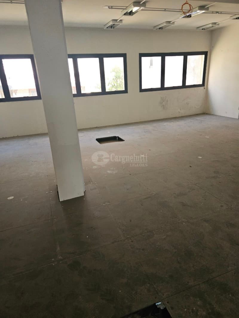 Foto 28 de 63: Comercial em leilão em Porto Alegre - RS, bairro Higienópolis — LOTE 001 Prédio na Rua Luzitana, 933, Higienópolis, Porto Alegre/RS