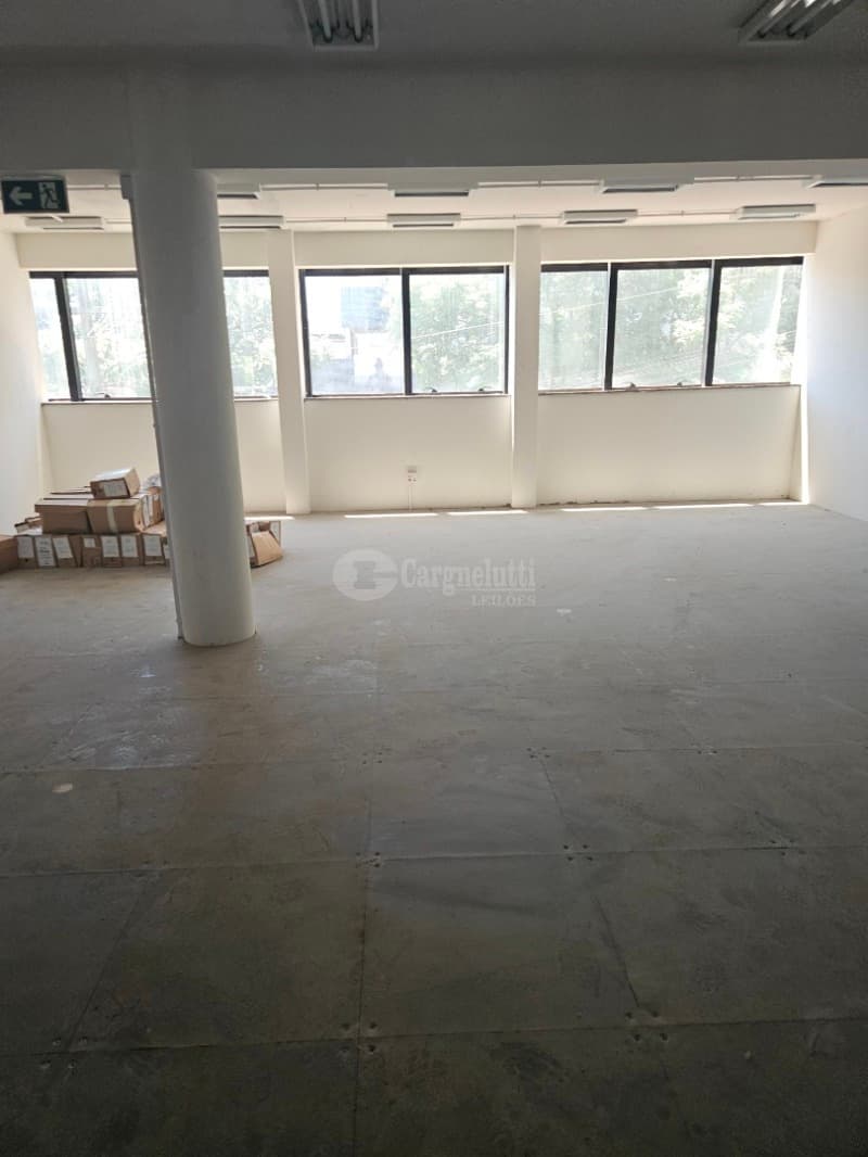 Foto 29 de 63: Comercial em leilão em Porto Alegre - RS, bairro Higienópolis — LOTE 001 Prédio na Rua Luzitana, 933, Higienópolis, Porto Alegre/RS