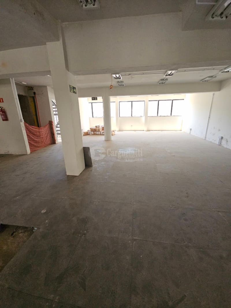 Foto 33 de 63: Comercial em leilão em Porto Alegre - RS, bairro Higienópolis — LOTE 001 Prédio na Rua Luzitana, 933, Higienópolis, Porto Alegre/RS