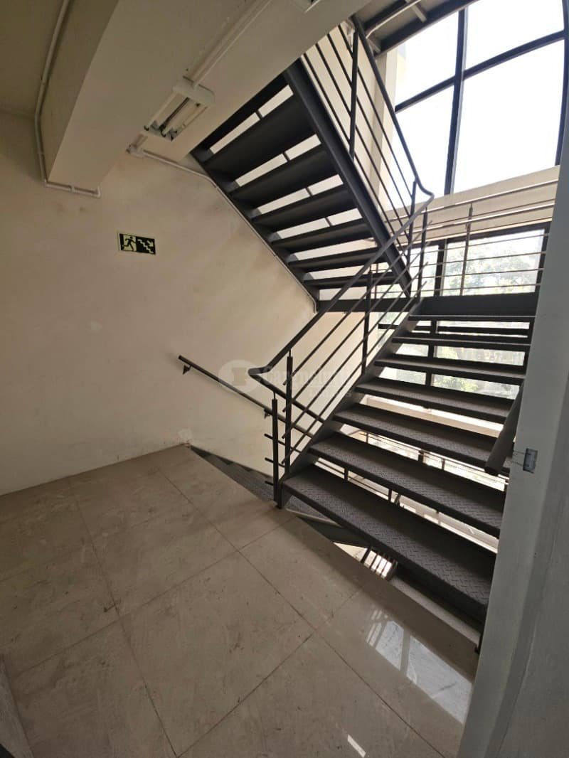 Foto 34 de 63: Comercial em leilão em Porto Alegre - RS, bairro Higienópolis — LOTE 001 Prédio na Rua Luzitana, 933, Higienópolis, Porto Alegre/RS