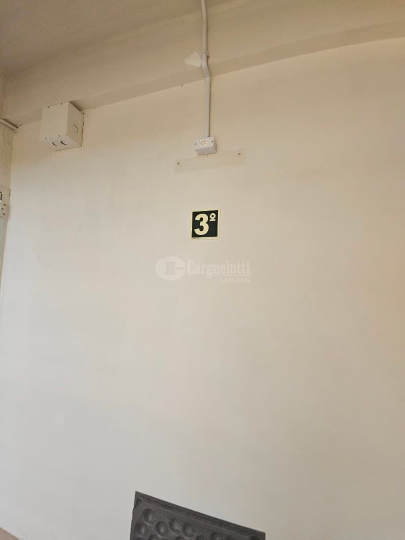 Foto 35 de 63: Comercial em leilão em Porto Alegre - RS, bairro Higienópolis — LOTE 001 Prédio na Rua Luzitana, 933, Higienópolis, Porto Alegre/RS