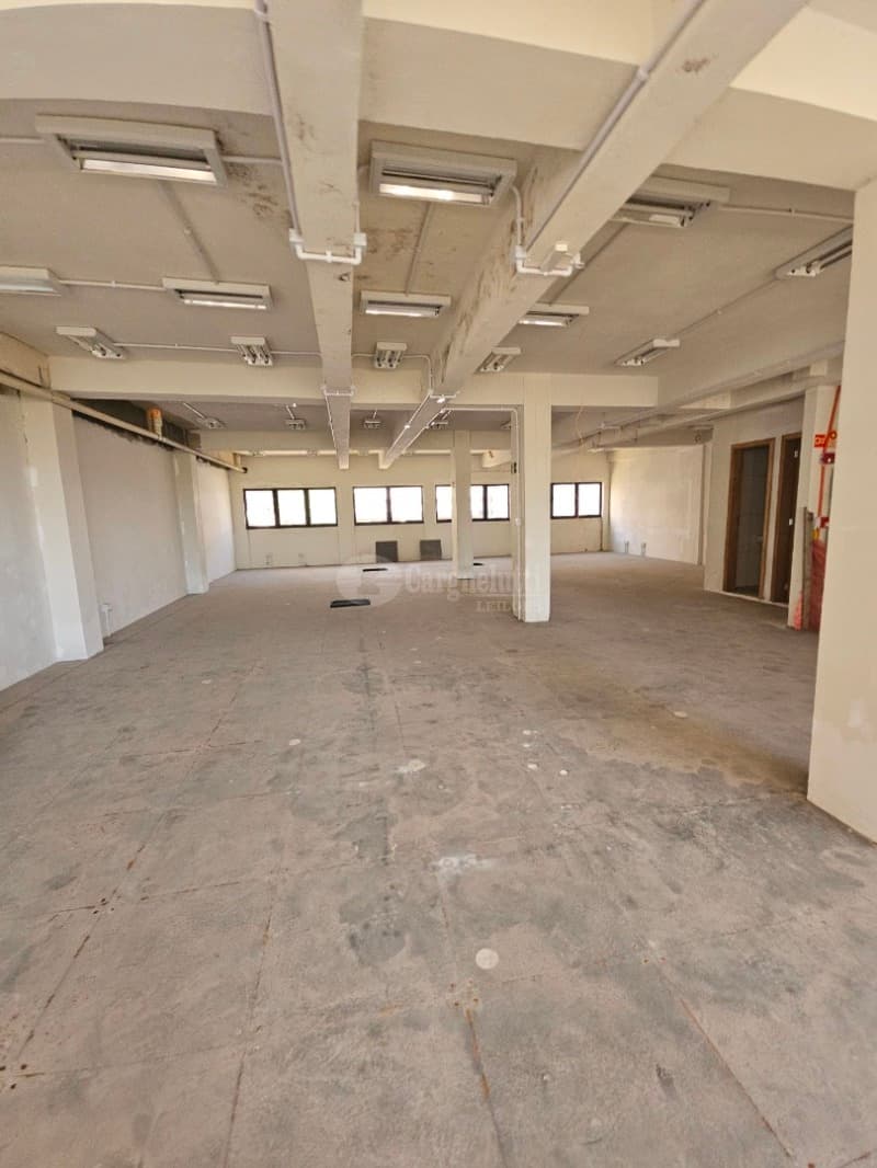 Foto 37 de 63: Comercial em leilão em Porto Alegre - RS, bairro Higienópolis — LOTE 001 Prédio na Rua Luzitana, 933, Higienópolis, Porto Alegre/RS