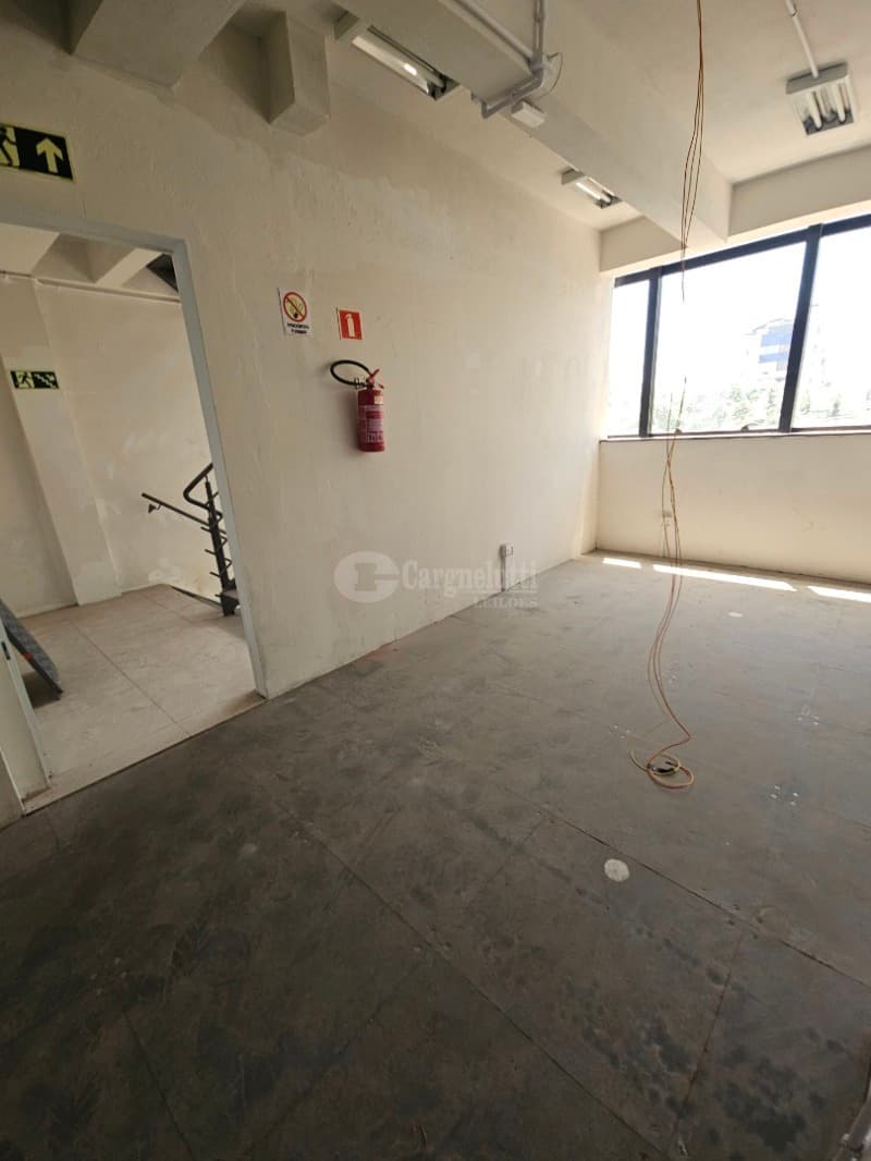Foto 41 de 63: Comercial em leilão em Porto Alegre - RS, bairro Higienópolis — LOTE 001 Prédio na Rua Luzitana, 933, Higienópolis, Porto Alegre/RS