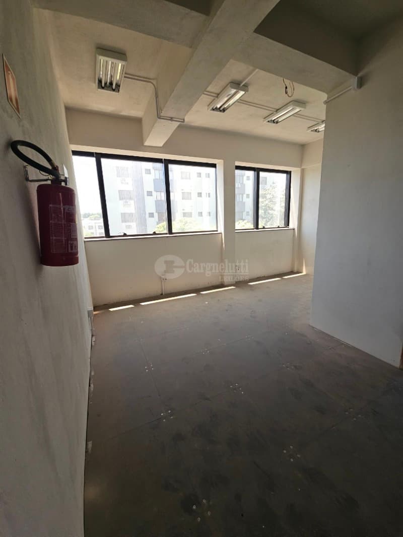 Foto 45 de 63: Comercial em leilão em Porto Alegre - RS, bairro Higienópolis — LOTE 001 Prédio na Rua Luzitana, 933, Higienópolis, Porto Alegre/RS