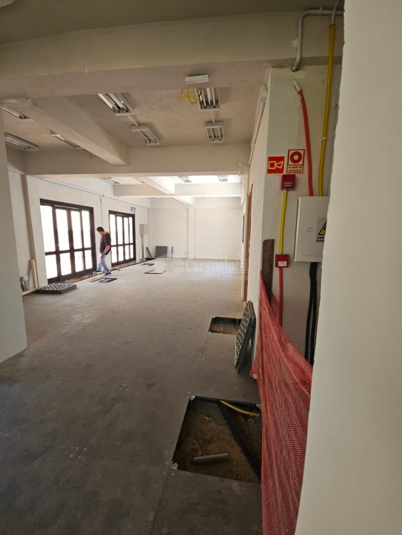 Foto 46 de 63: Comercial em leilão em Porto Alegre - RS, bairro Higienópolis — LOTE 001 Prédio na Rua Luzitana, 933, Higienópolis, Porto Alegre/RS