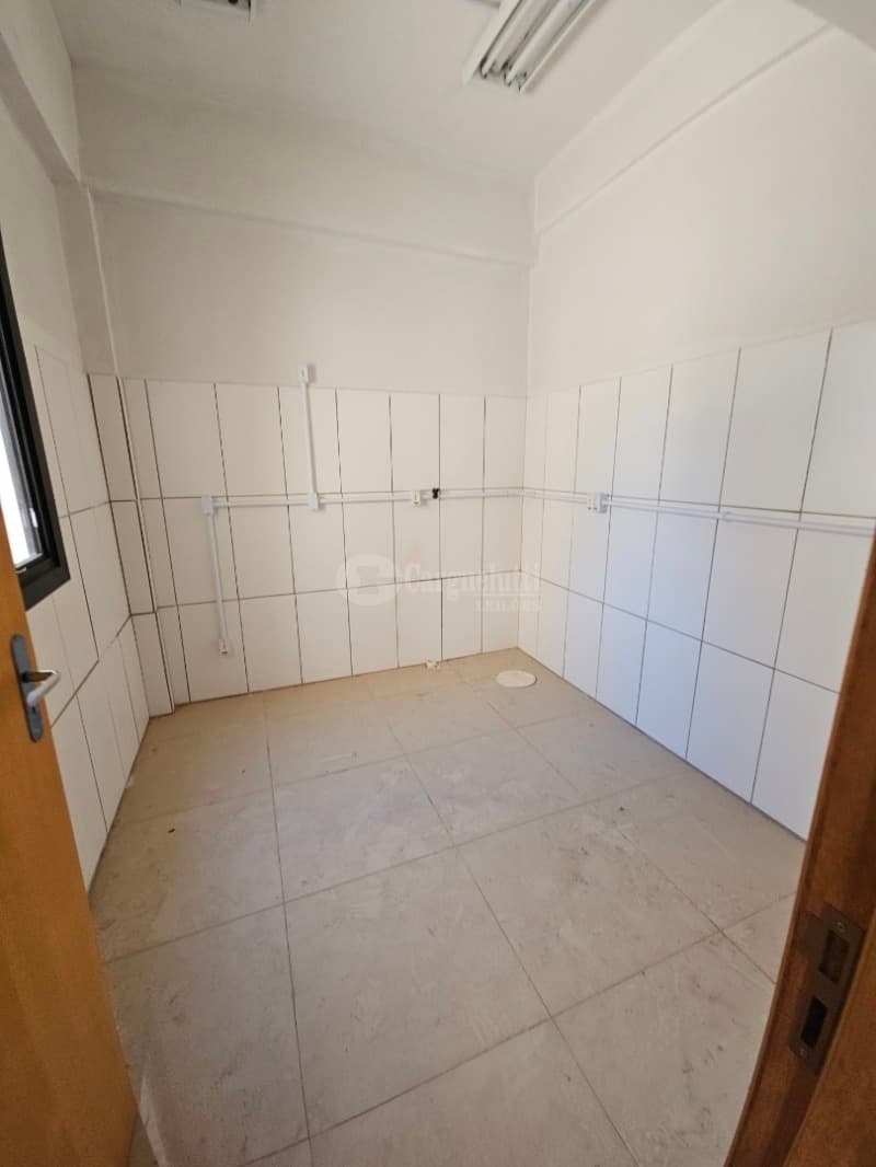 Foto 49 de 63: Comercial em leilão em Porto Alegre - RS, bairro Higienópolis — LOTE 001 Prédio na Rua Luzitana, 933, Higienópolis, Porto Alegre/RS