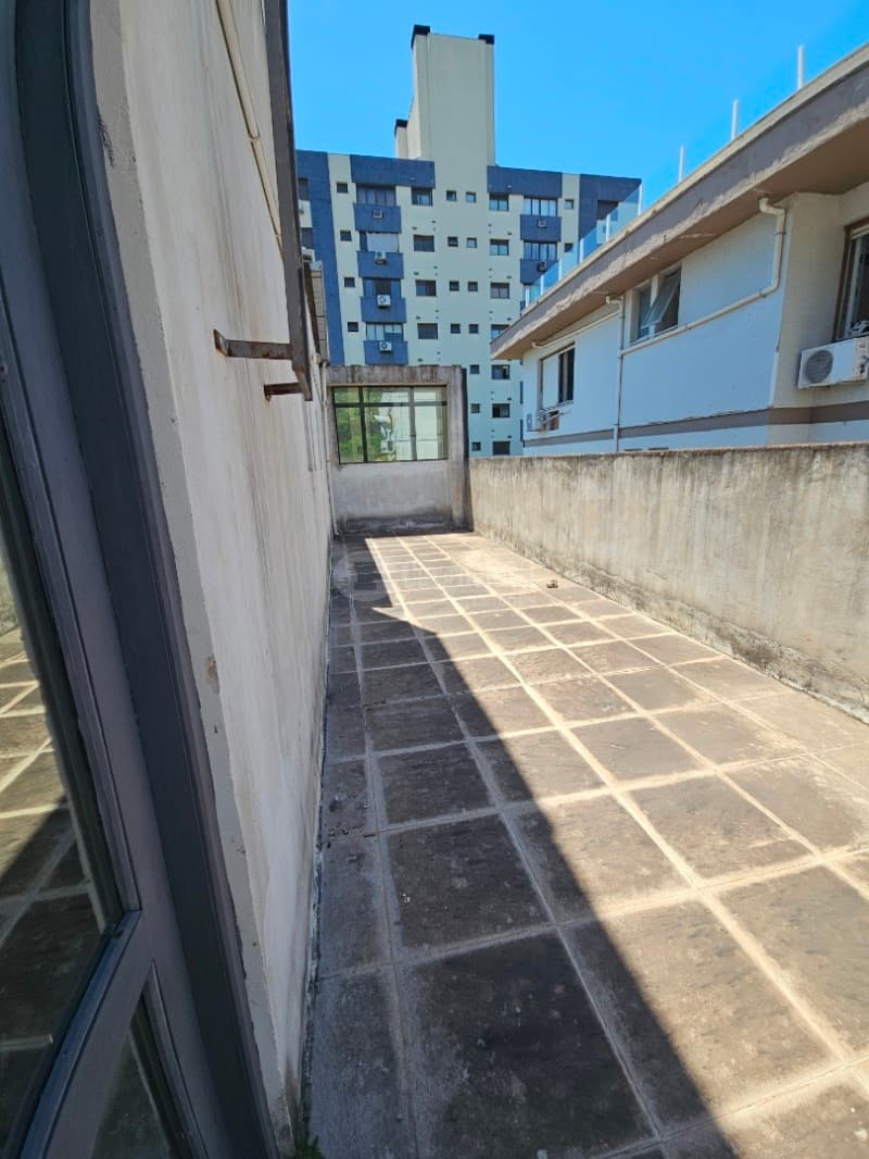 Foto 51 de 63: Comercial em leilão em Porto Alegre - RS, bairro Higienópolis — LOTE 001 Prédio na Rua Luzitana, 933, Higienópolis, Porto Alegre/RS