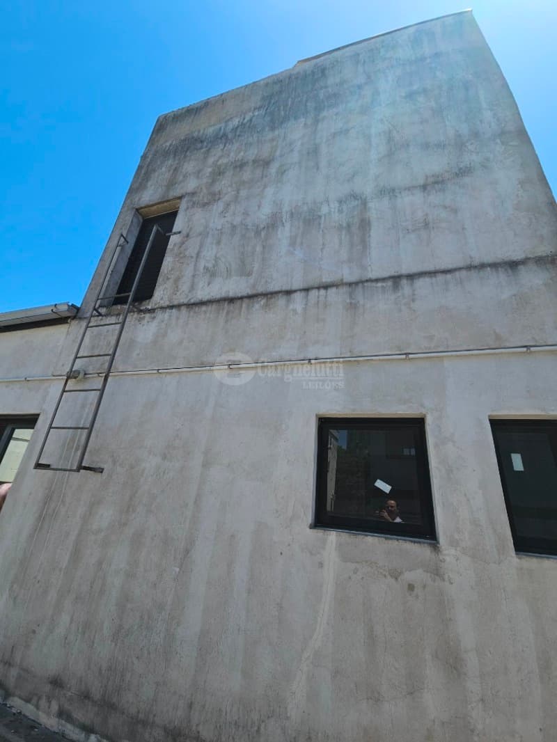 Foto 52 de 63: Comercial em leilão em Porto Alegre - RS, bairro Higienópolis — LOTE 001 Prédio na Rua Luzitana, 933, Higienópolis, Porto Alegre/RS