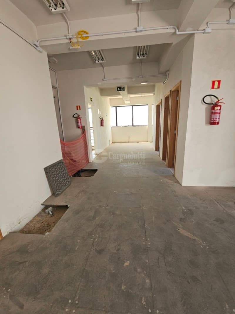 Foto 55 de 63: Comercial em leilão em Porto Alegre - RS, bairro Higienópolis — LOTE 001 Prédio na Rua Luzitana, 933, Higienópolis, Porto Alegre/RS