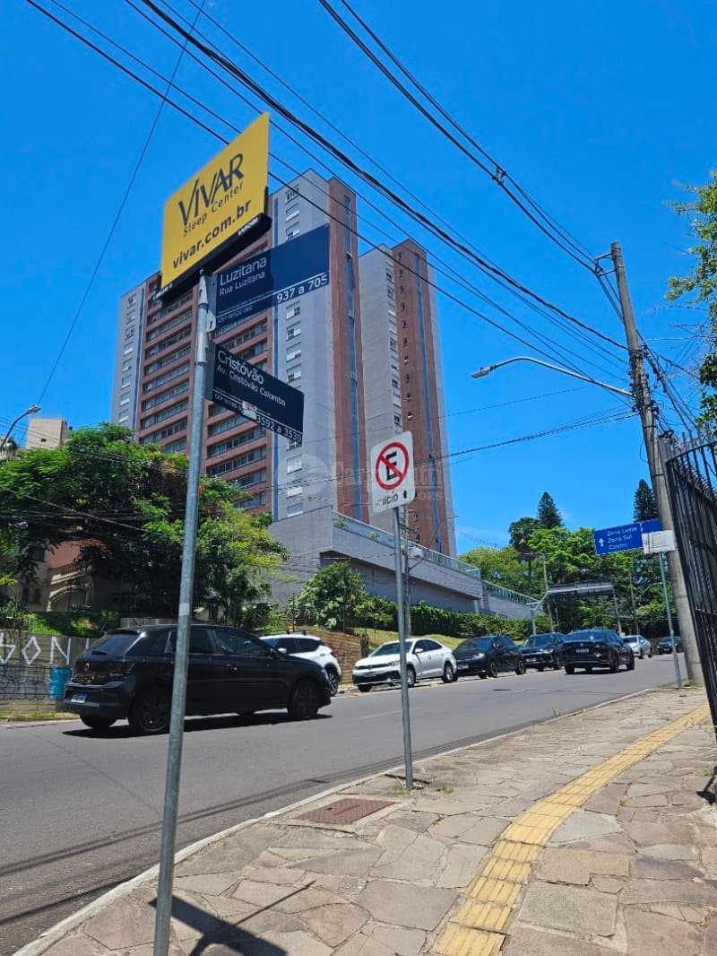 Foto 62 de 63: Comercial em leilão em Porto Alegre - RS, bairro Higienópolis — LOTE 001 Prédio na Rua Luzitana, 933, Higienópolis, Porto Alegre/RS