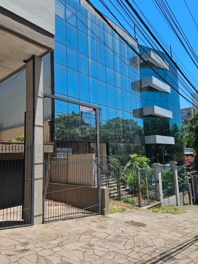 Foto 63 de 63: Comercial em leilão em Porto Alegre - RS, bairro Higienópolis — LOTE 001 Prédio na Rua Luzitana, 933, Higienópolis, Porto Alegre/RS