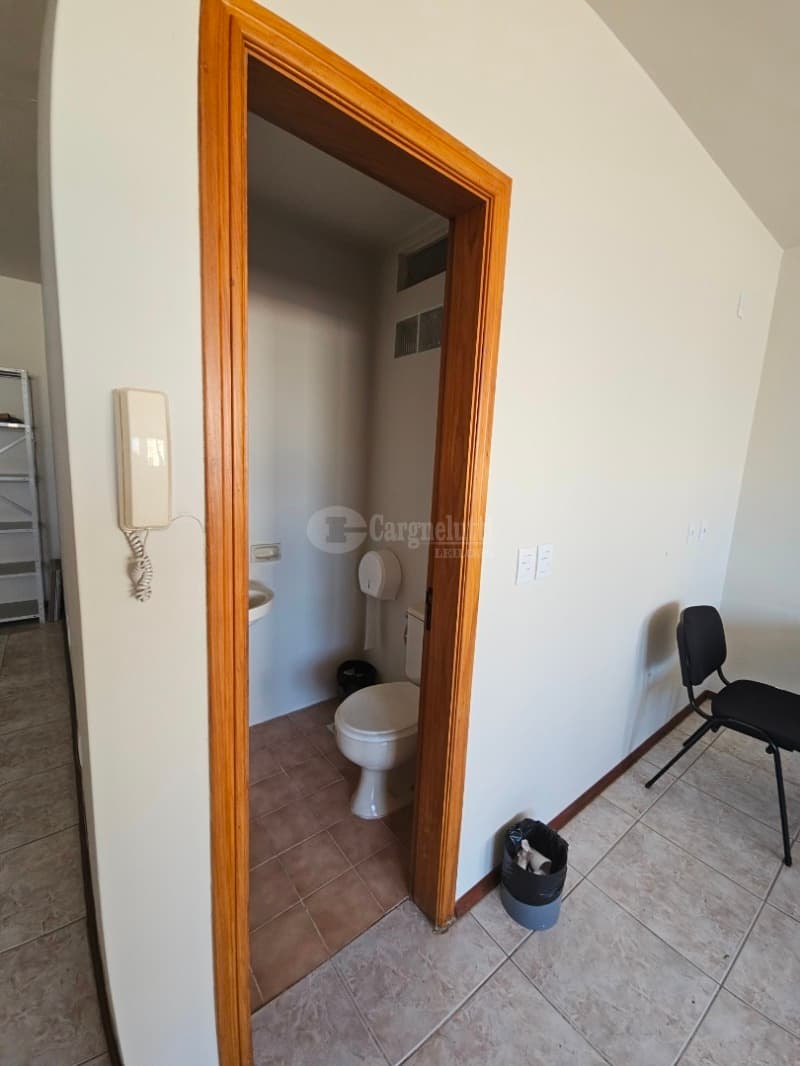 Foto 10 de 17: Comercial em leilão em Porto Alegre - RS, bairro Cidade Baixa — LOTE 002 Sala 404 na Rua José do Patrocínio, nº 721, Cidade Baixa, Porto Alegre/RS