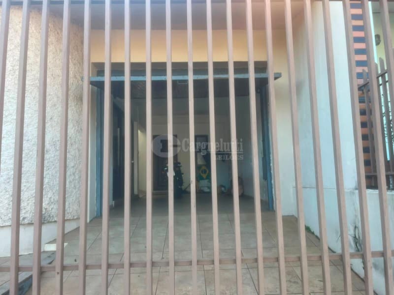 Foto 2 de 14: Casa em leilão em Santo Ângelo - RS — LOTE 004 - DIREITOS E AÇÕES - prédio de alvenaria, residencial, sob nº 198, c/área total de 340m²