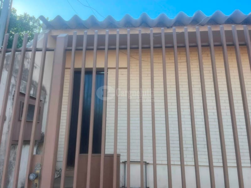 Foto 5 de 14: Casa em leilão em Santo Ângelo - RS — LOTE 004 - DIREITOS E AÇÕES - prédio de alvenaria, residencial, sob nº 198, c/área total de 340m²