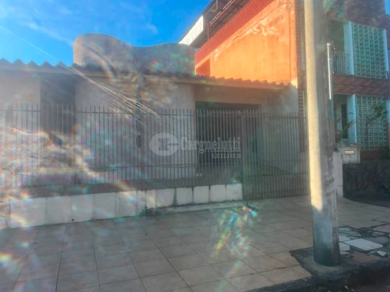 Foto 12 de 14: Casa em leilão em Santo Ângelo - RS — LOTE 004 - DIREITOS E AÇÕES - prédio de alvenaria, residencial, sob nº 198, c/área total de 340m²