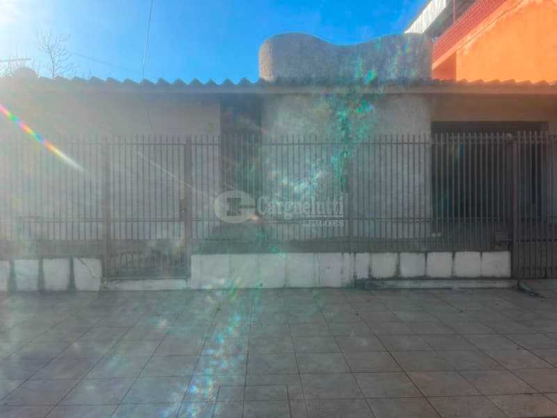 Foto 1 de 14: Casa em leilão em Santo Ângelo - RS — LOTE 004 - DIREITOS E AÇÕES - prédio de alvenaria, residencial, sob nº 198, c/área total de 340m²