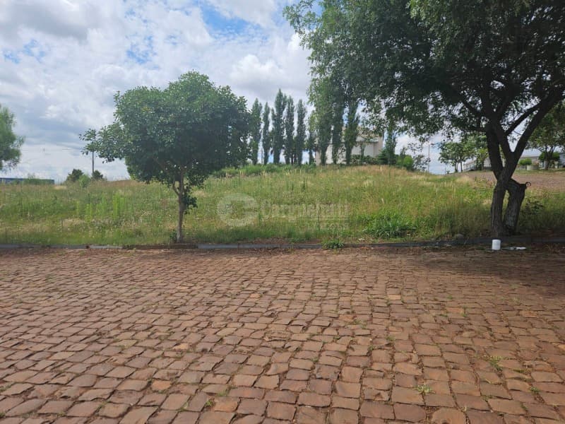 Foto 3 de 10: Terreno em leilão em Barracão - RS — LOTE 009 Terreno com 646,47m² localizada na esquina formada pela Rua Frei Ricardo Aresi e Silva Jard