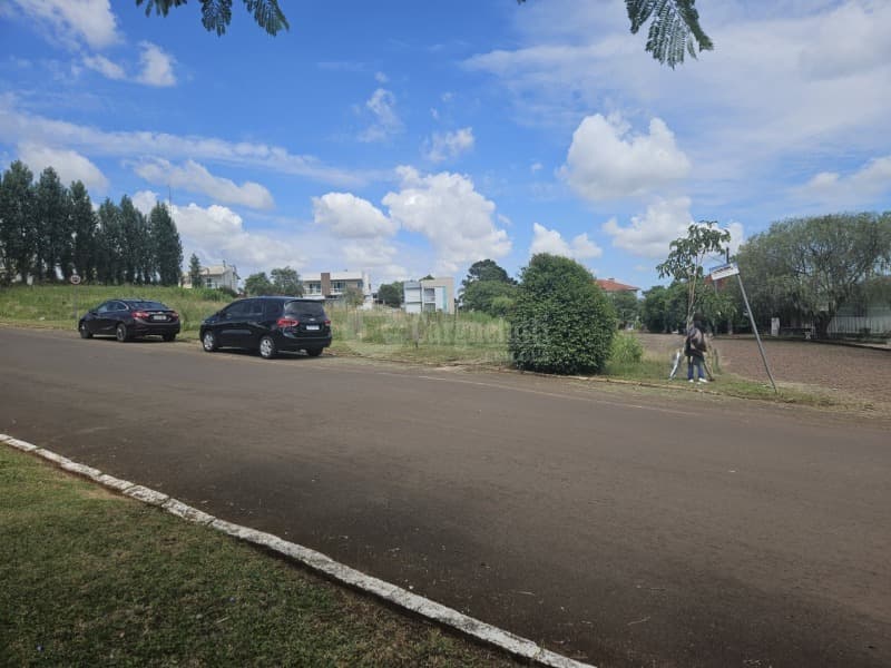 Foto 1 de 10: Terreno em leilão em Barracão - RS — LOTE 011 Terreno urbano com 792,37m² localizada na esquina entre a Rua Frei Ricardo Aresi, lado par