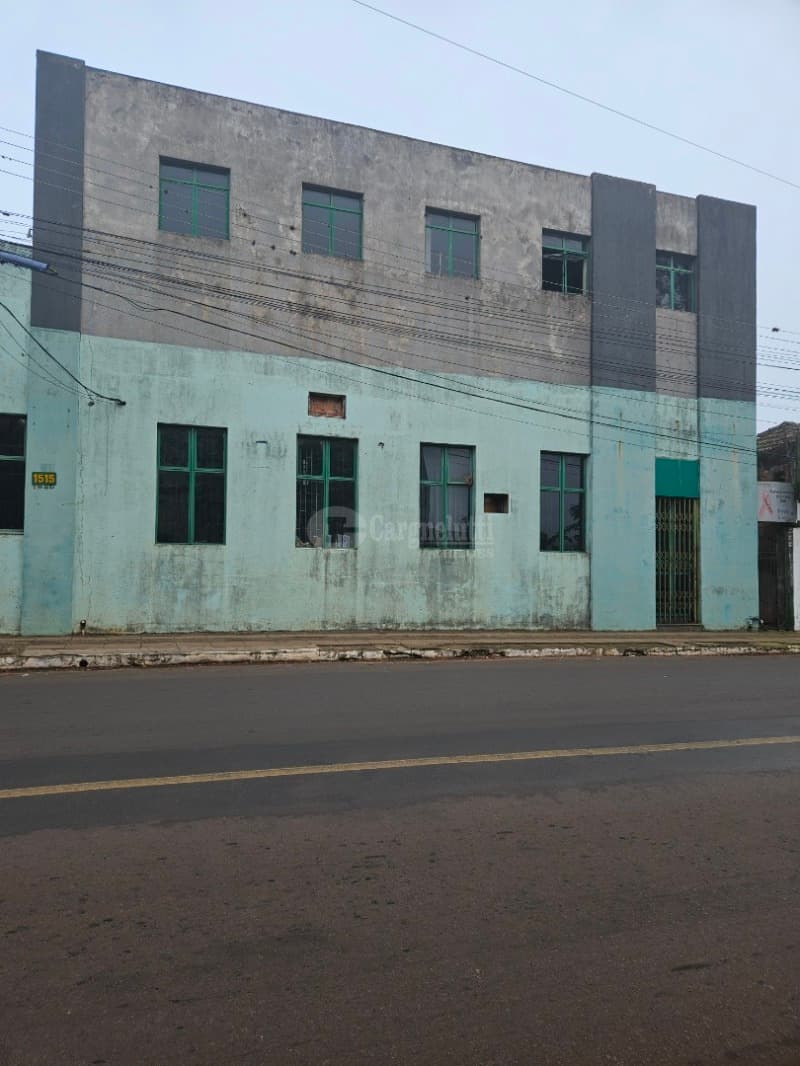 Foto 11 de 39: Comercial em leilão em Cruz Alta - RS — LOTE 027 Prédio de alvenaria com aprox. 1.189,33 m², sito à Rua Pinheiro Machado, nº 1515, esquina c