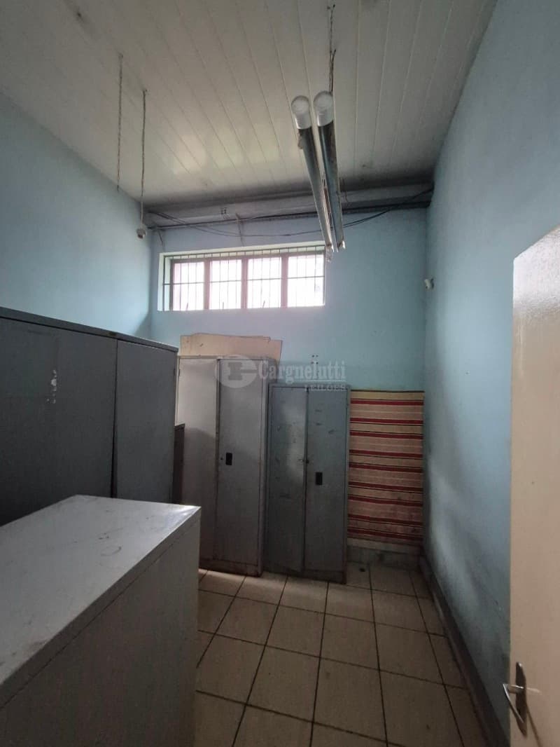 Foto 20 de 39: Comercial em leilão em Cruz Alta - RS — LOTE 027 Prédio de alvenaria com aprox. 1.189,33 m², sito à Rua Pinheiro Machado, nº 1515, esquina c