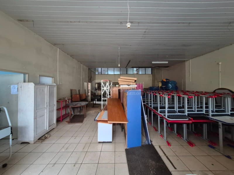 Foto 23 de 39: Comercial em leilão em Cruz Alta - RS — LOTE 027 Prédio de alvenaria com aprox. 1.189,33 m², sito à Rua Pinheiro Machado, nº 1515, esquina c
