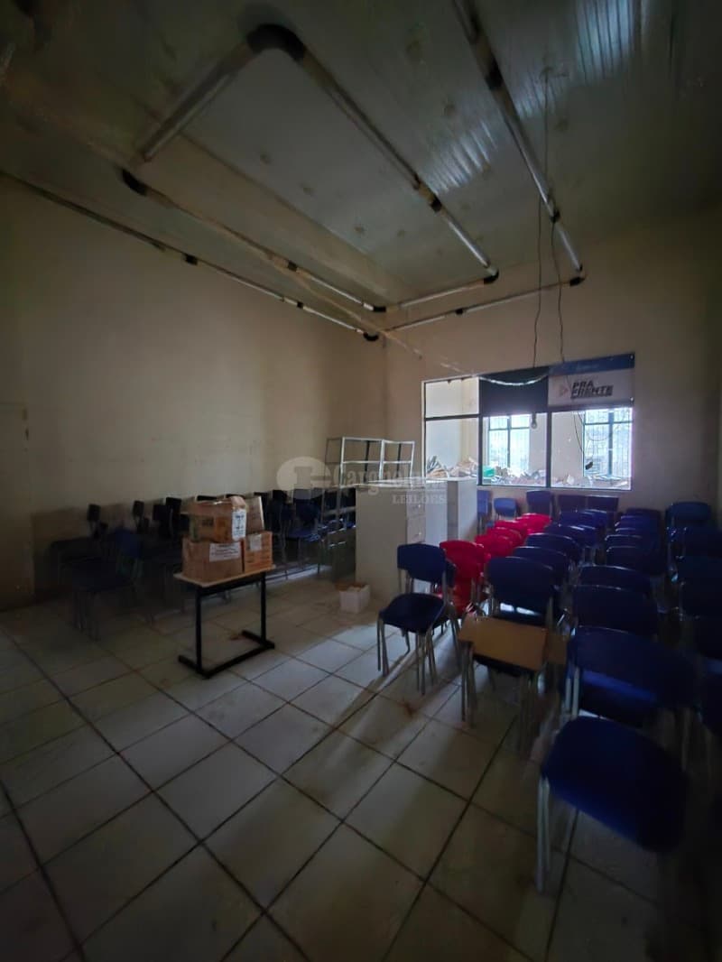 Foto 25 de 39: Comercial em leilão em Cruz Alta - RS — LOTE 027 Prédio de alvenaria com aprox. 1.189,33 m², sito à Rua Pinheiro Machado, nº 1515, esquina c