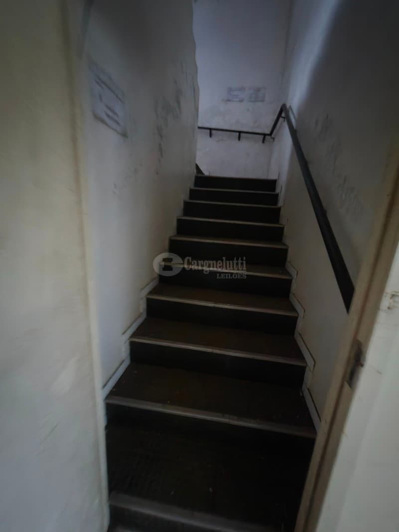 Foto 33 de 39: Comercial em leilão em Cruz Alta - RS — LOTE 027 Prédio de alvenaria com aprox. 1.189,33 m², sito à Rua Pinheiro Machado, nº 1515, esquina c