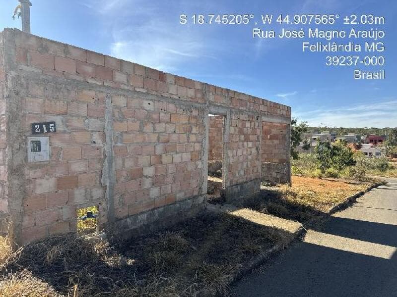 Casa em leilão em Felixlândia - MG — LOTE 133 Casa