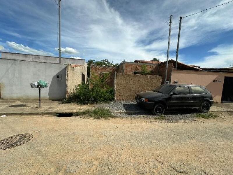 Casa em leilão em Nanuque - MG — LOTE 140 Casa