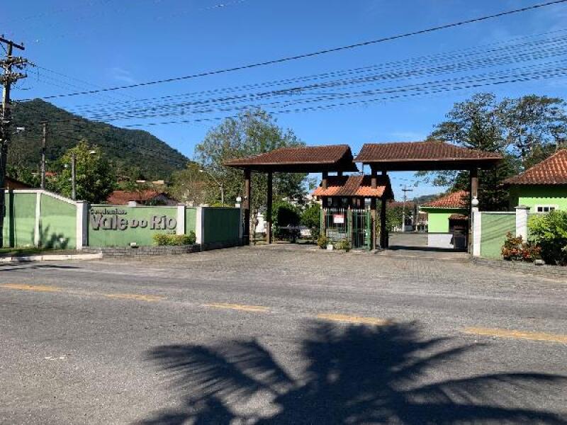 Casa em leilão em Guapimirim - RJ — LOTE 222 Casa
