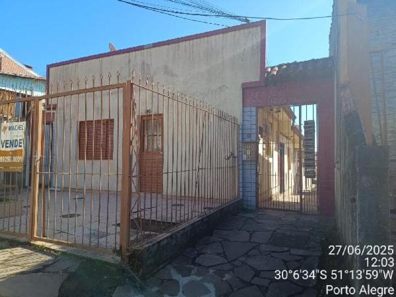 Casa em leilão em Porto Alegre - RS — LOTE 355 Casa