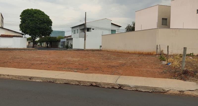 Terreno em leilão em Uberlândia - MG — LOTE 013 Terreno urbano