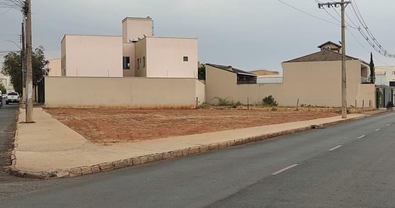 Terreno em leilão em Uberlândia - MG — LOTE 014 Terreno urbano