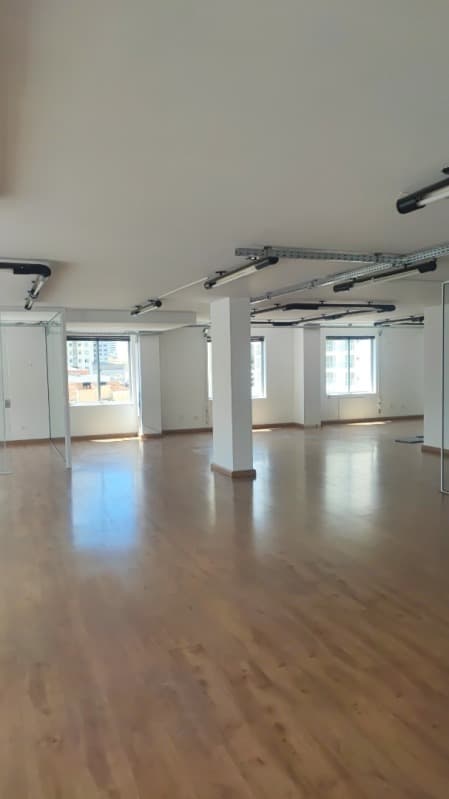 Foto 4 de 5: Comercial em leilão em Curitiba - PR, bairro Centro — LOTE 002 Conjunto Comercial