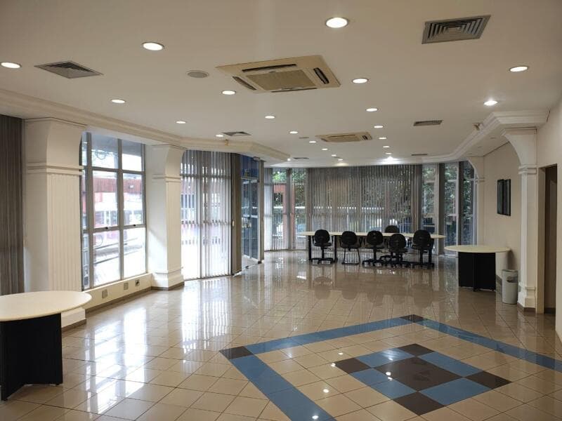 Foto 1 de 10: Comercial em leilão em Londrina - PR, bairro Centro — LOTE 004 Edifício Comercial